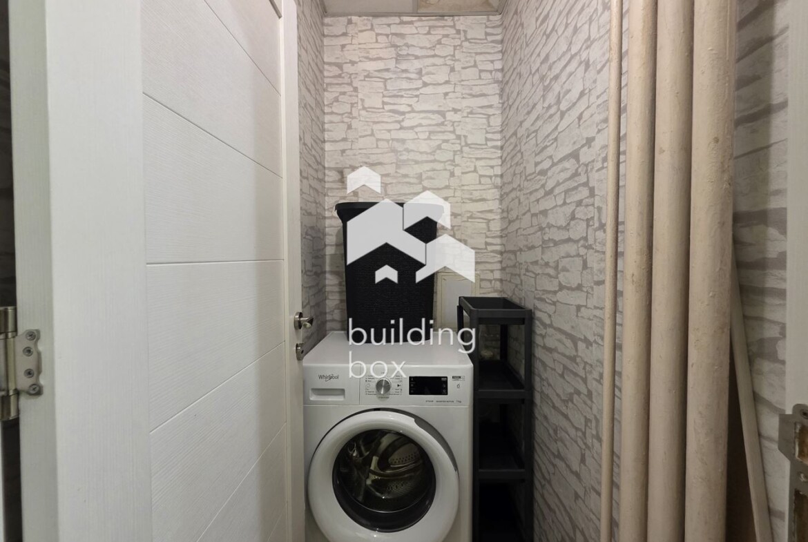 светъл тристаен апартамент - 0