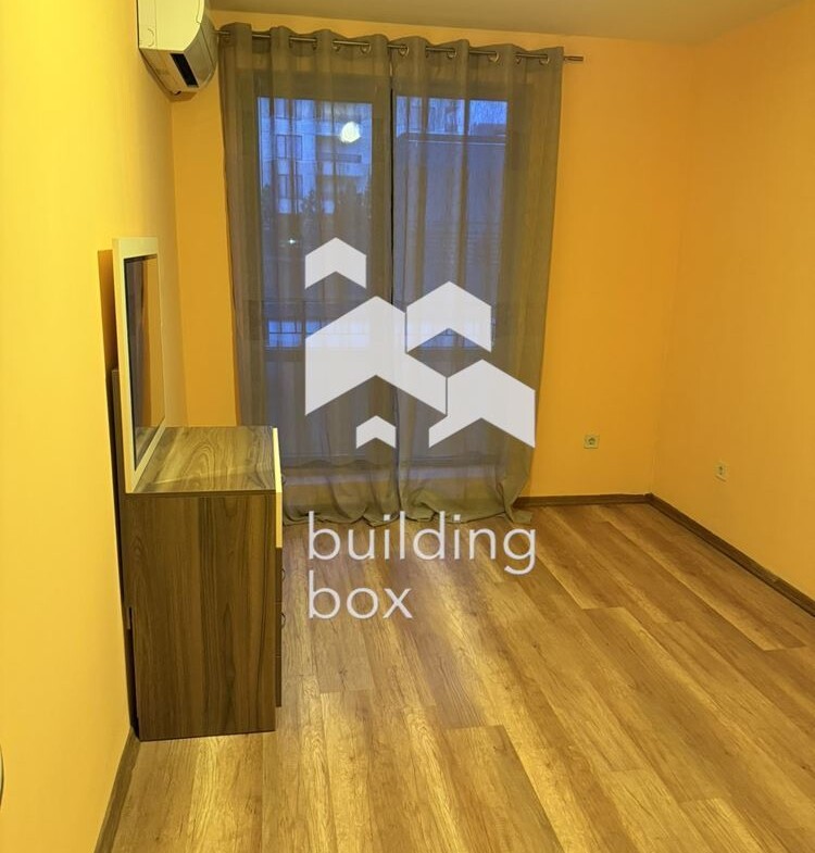 Маломерен Тристаен апартамент в Кръстова Вада - 0