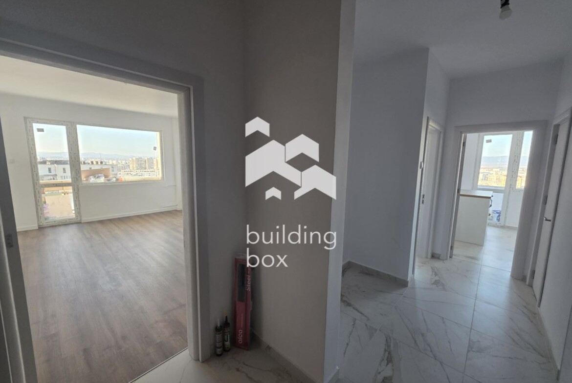 Ремонтиран тристаен апартамент с панорамна гледка - 0