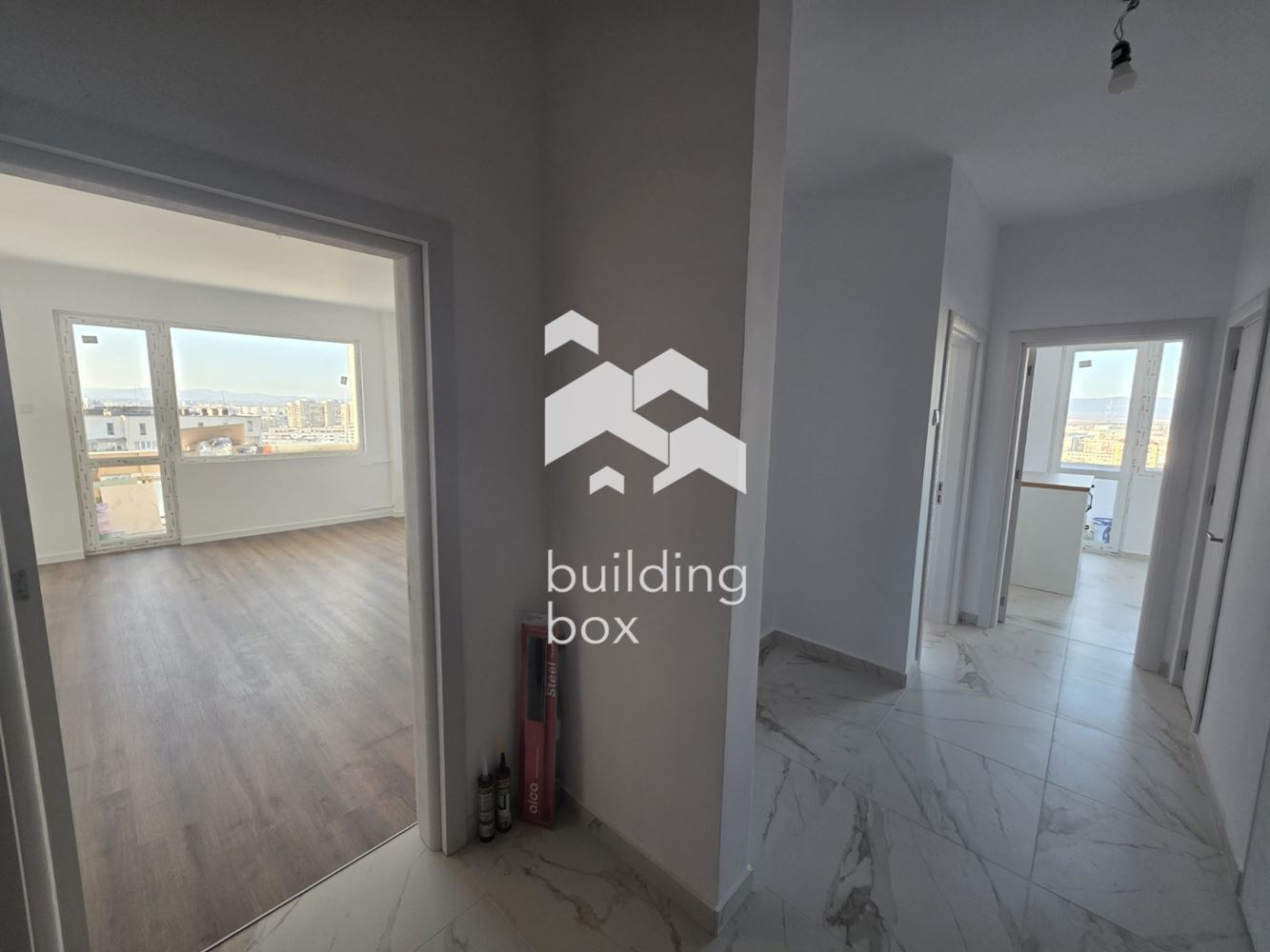 Ремонтиран тристаен апартамент с панорамна гледка - 0