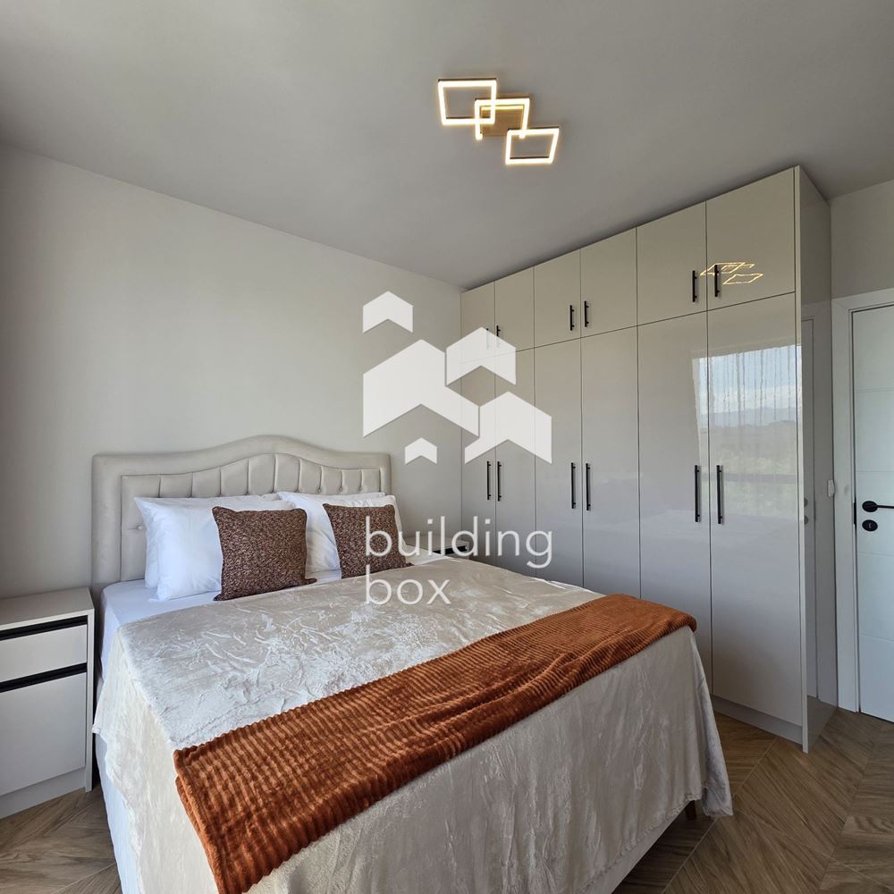 Тристаен апартамент в кв.Тракия. - 0