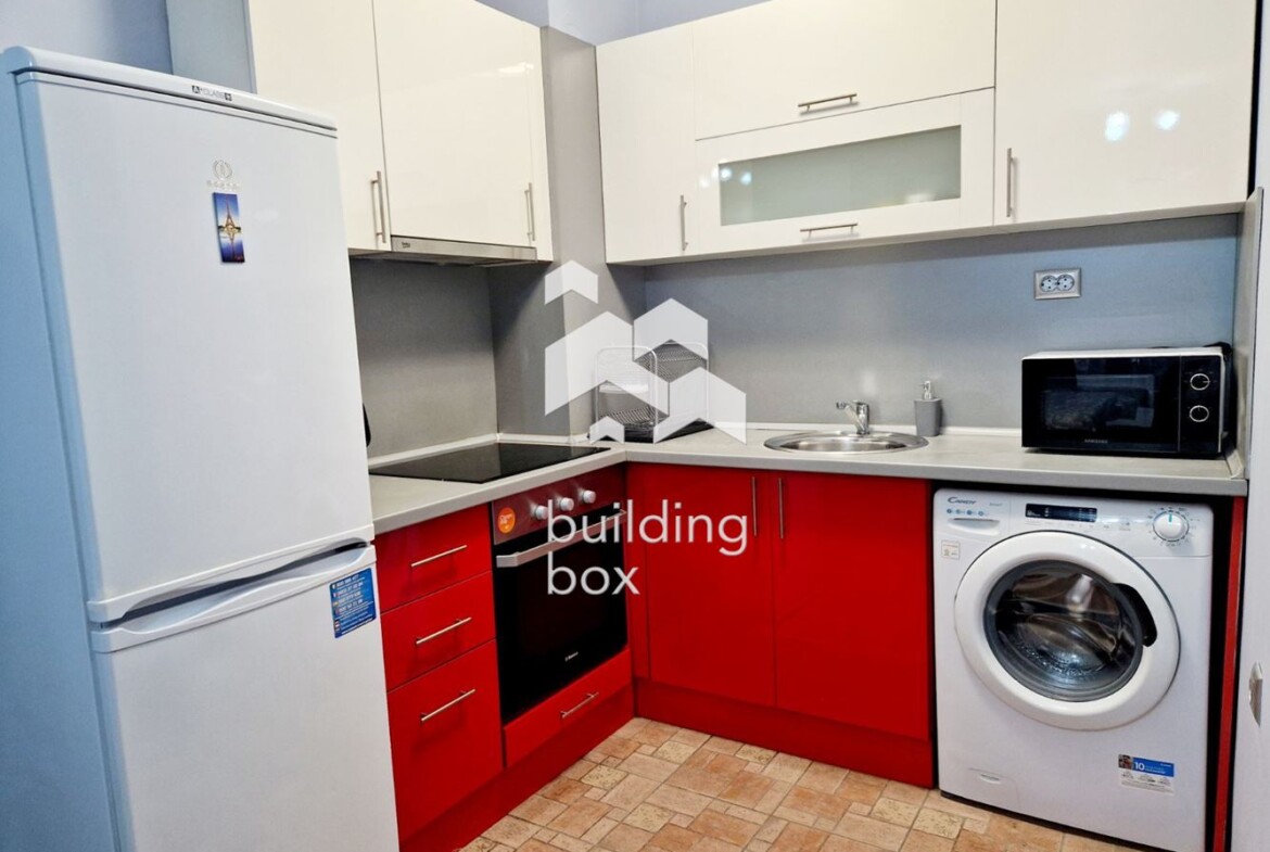 Просторен и светъл тристаен апартамент в кв. Оборище - 0