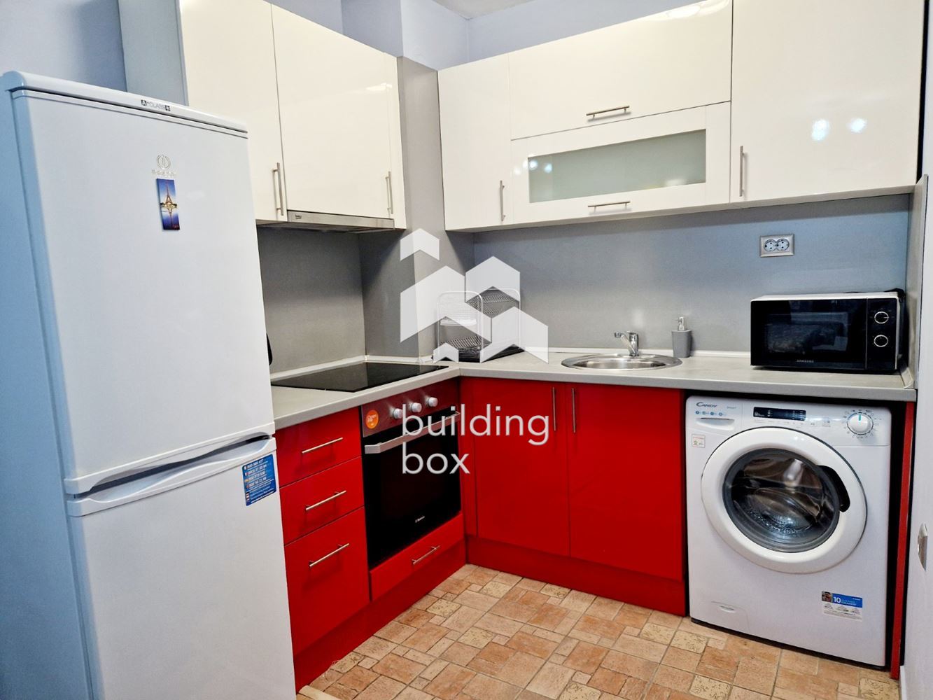 Просторен и светъл тристаен апартамент в кв. Оборище - 0