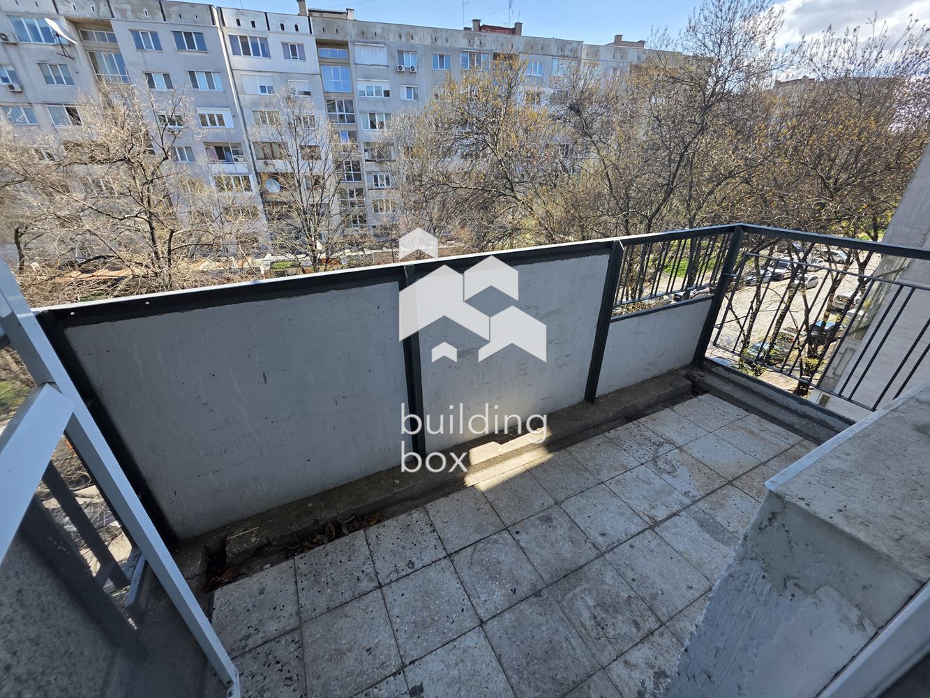 светъл тристаен апартамент - 0