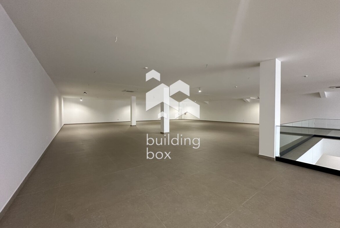 Сграда с потенциал на първа линия на бул. Европа - 0