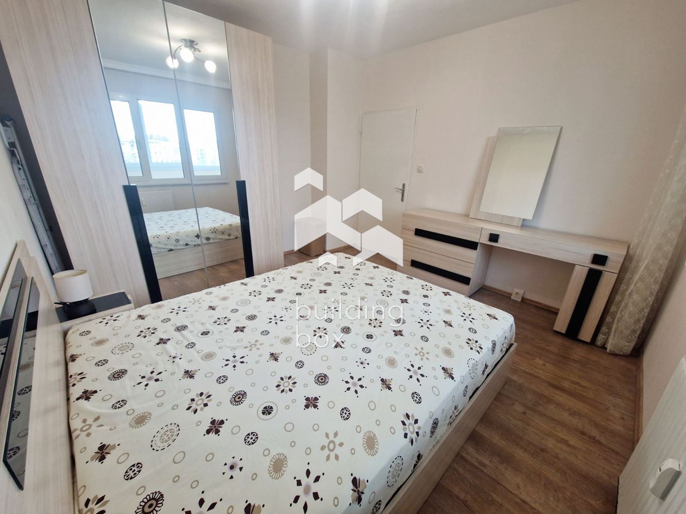 Просторен 2стаен апартамет в ж.к. Дружба 2 - 0