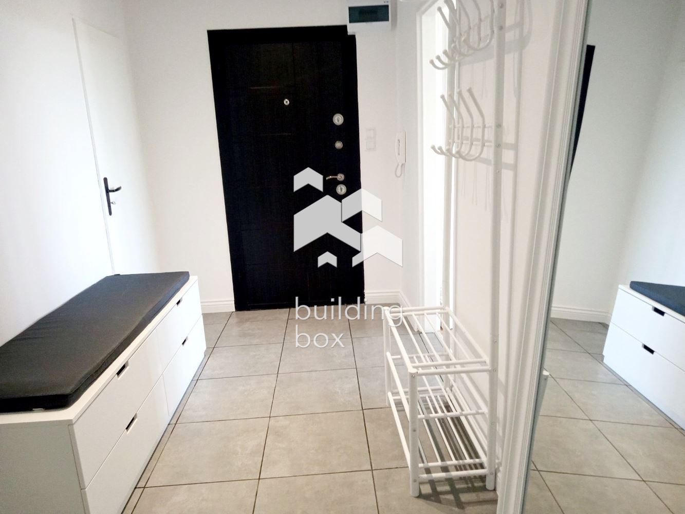 Просторен и светъл тристаен апартамент в кв. Модерно предградие - 0