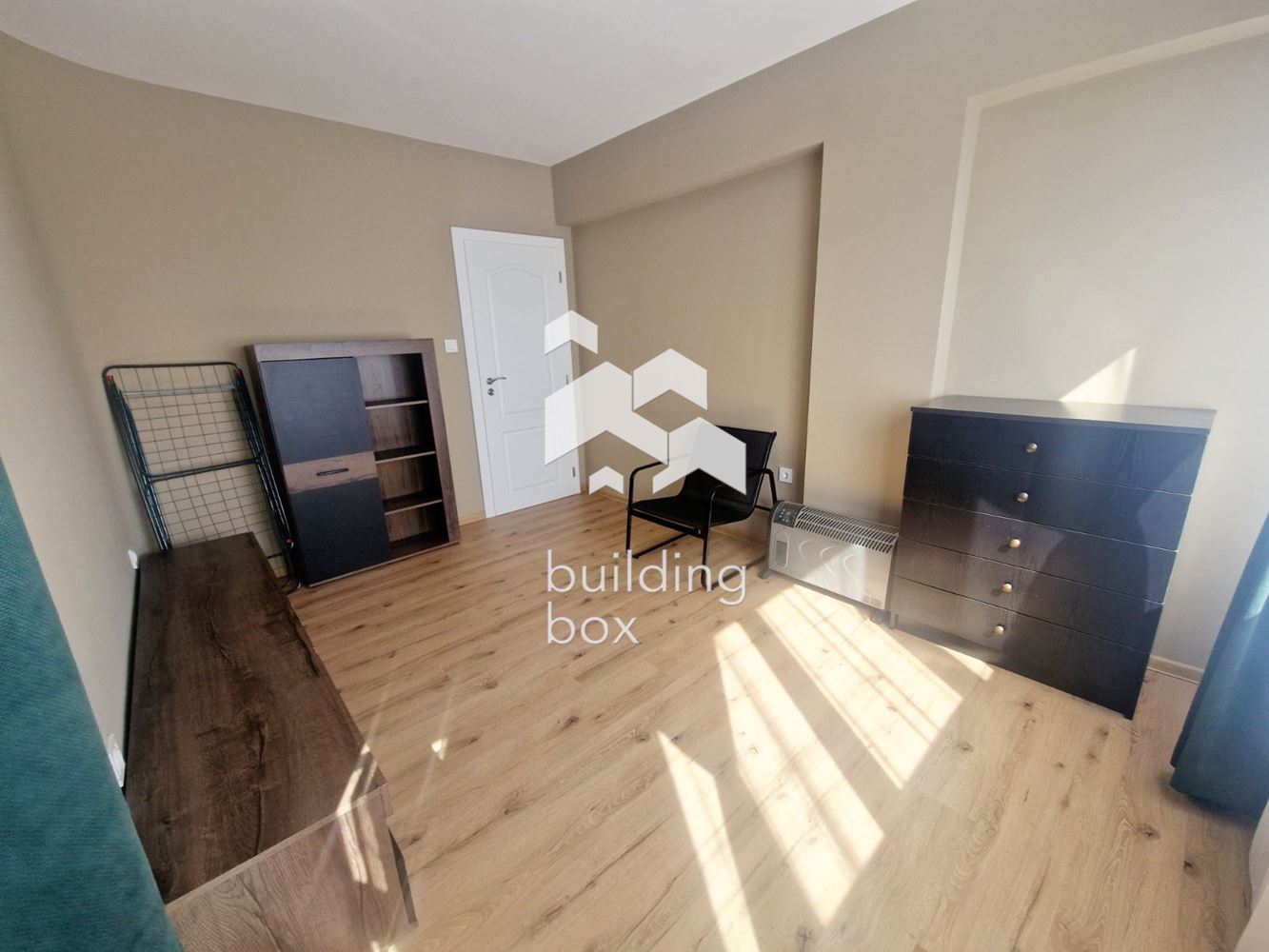 Просторен и светъл тристаен апартамент в кв. Банишора - 0