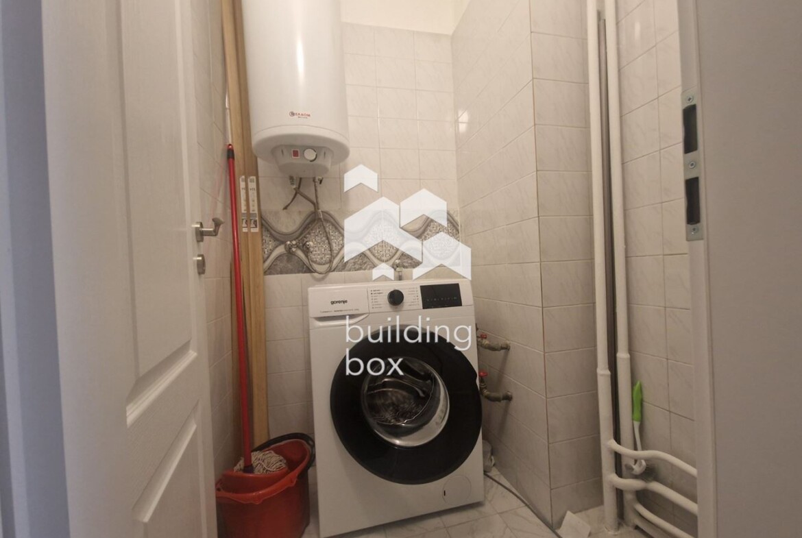 Просторен и светъл тристаен апартамент в кв. Банишора - 0