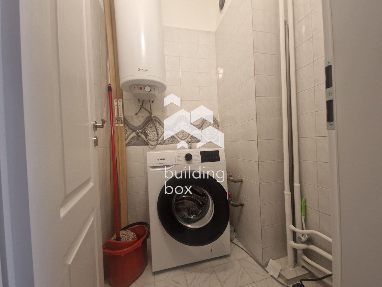 Просторен и светъл тристаен апартамент в кв. Банишора - 0