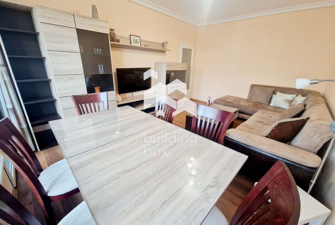 Просторен 2стаен апартамет в ж.к. Дружба 2 - 0