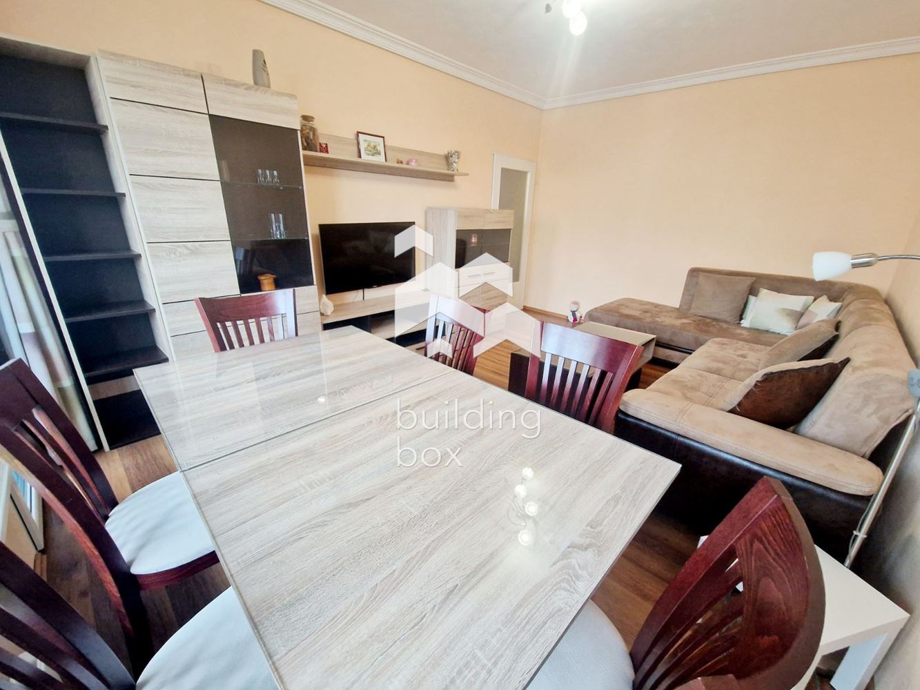 Просторен 2стаен апартамет в ж.к. Дружба 2 - 0