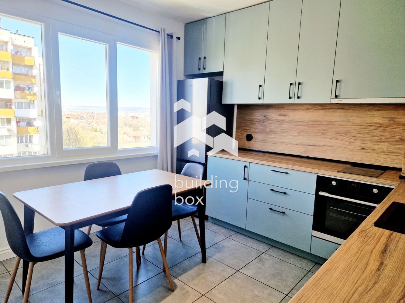 Просторен и светъл тристаен апартамент в кв. Модерно предградие - 0