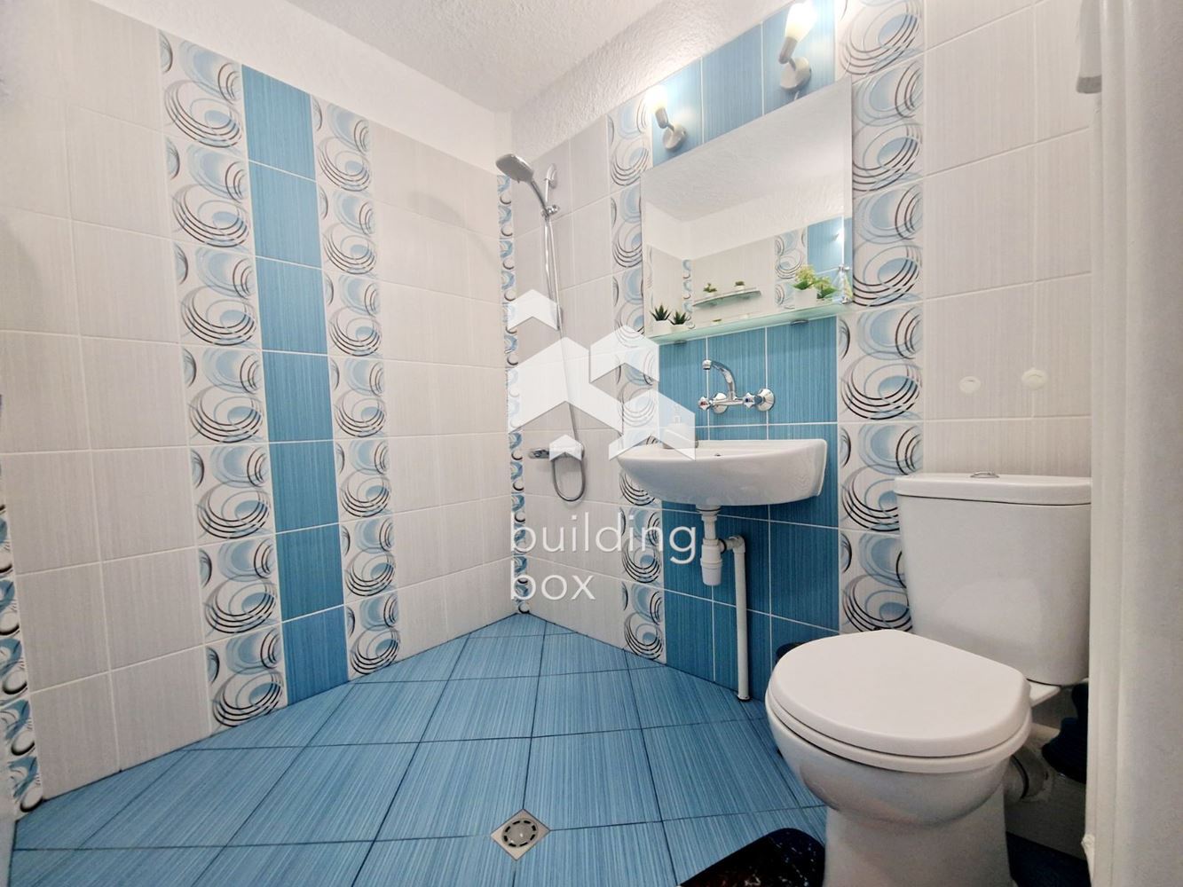 Просторен 2стаен апартамет в ж.к. Дружба 2 - 0