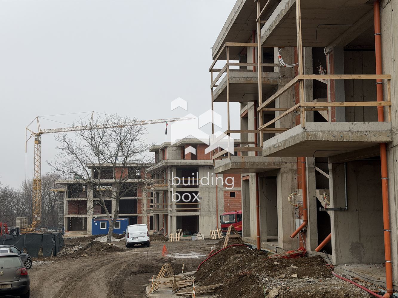 Двустаен апартамент със самостоятелен двор в близост до „Ринг Мол“ - 0