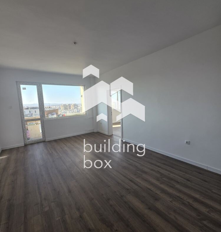 Ремонтиран тристаен апартамент с панорамна гледка - 0