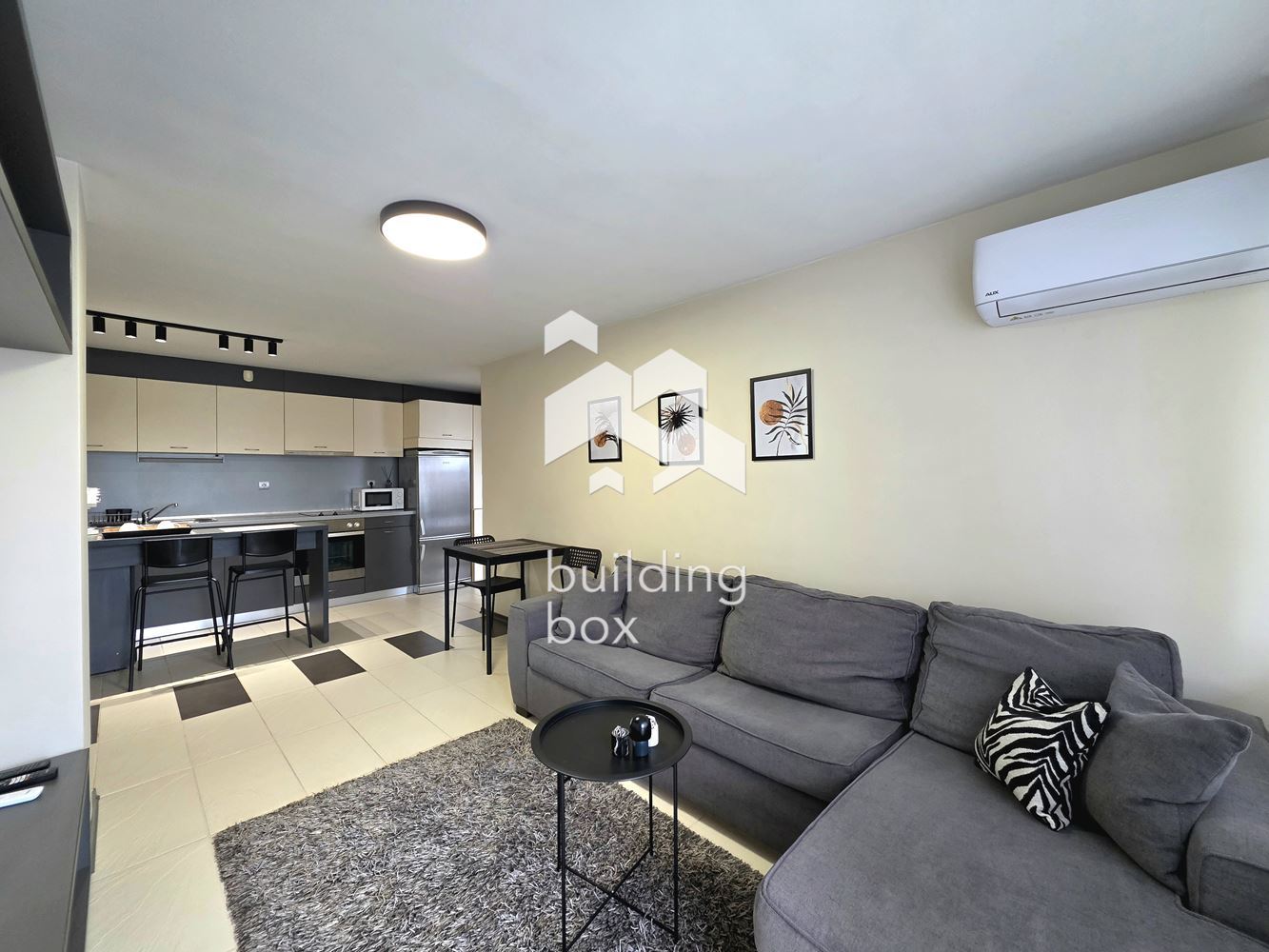 Уютен и светъл тристаен апартамент в Центъра