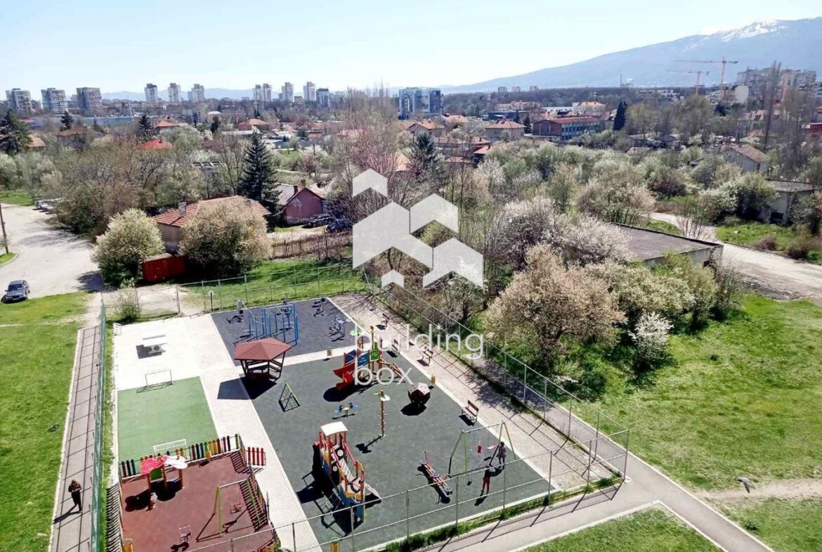 Просторен и светъл тристаен апартамент в кв. Модерно предградие - 0