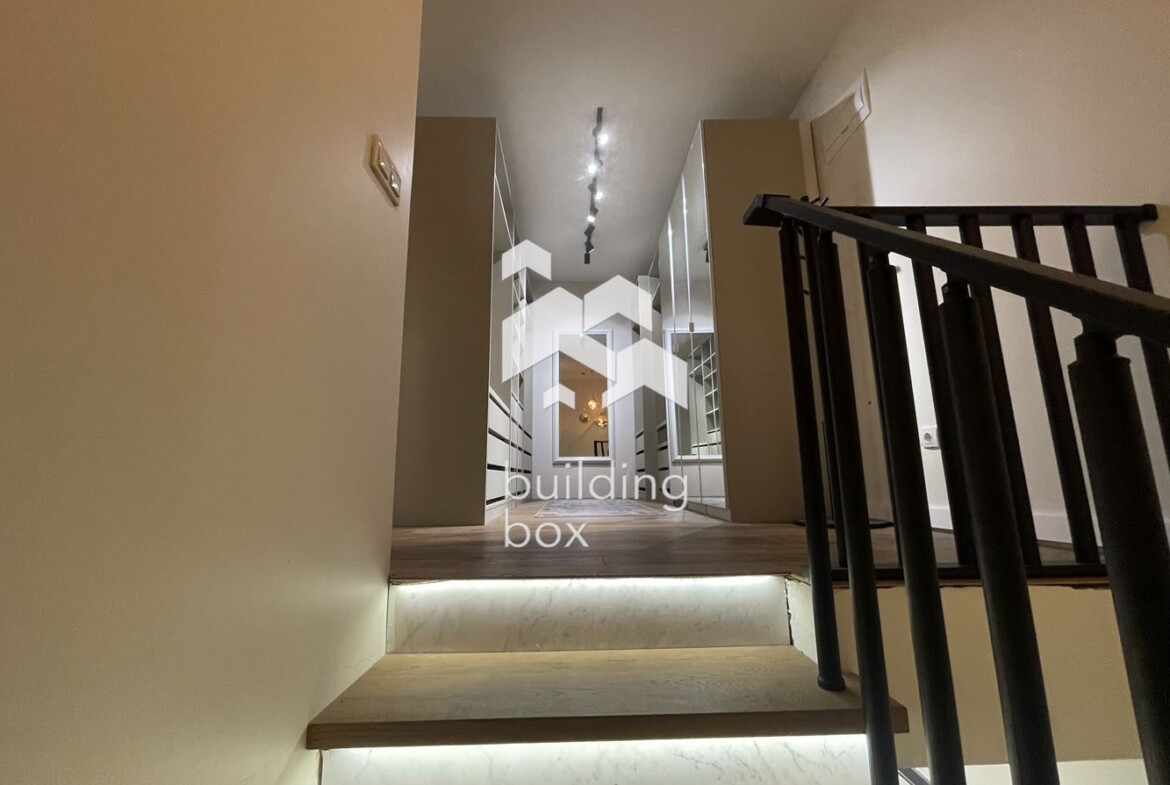 Просторен мезонет в затворен комплекс в Кръстова вада - 0