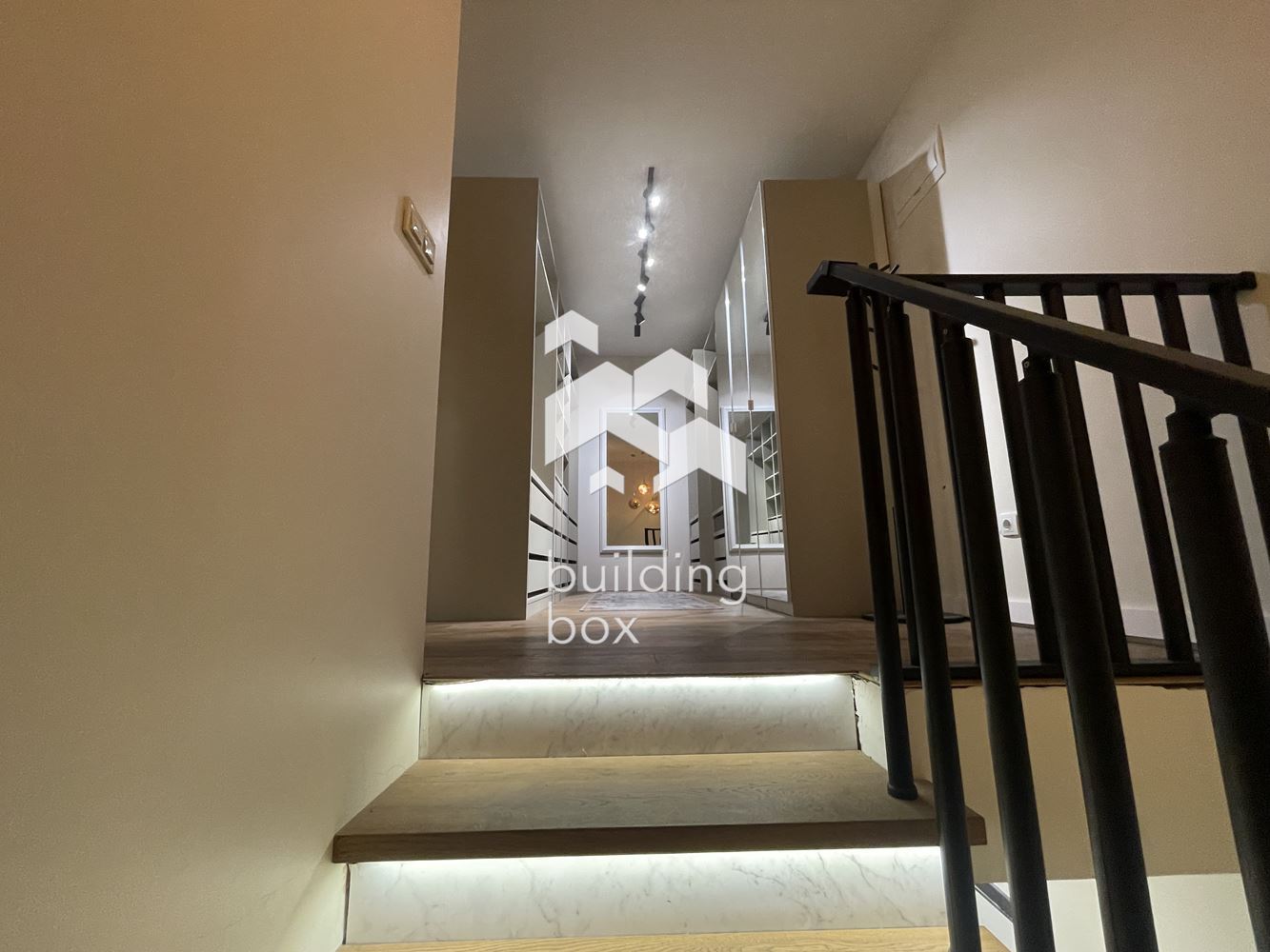 Просторен мезонет в затворен комплекс в Кръстова вада - 0