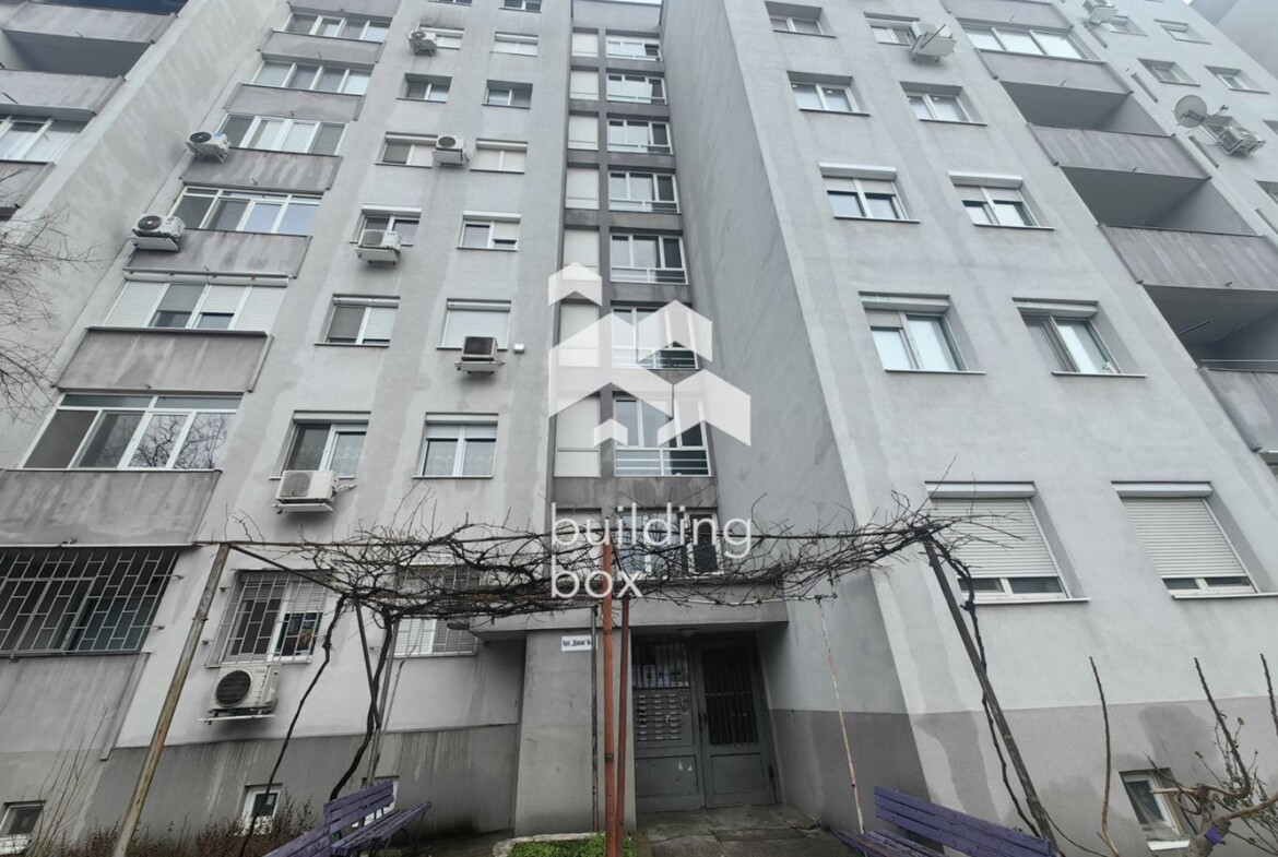 Тристаен саниран апартамент до Ефир 100 - 0