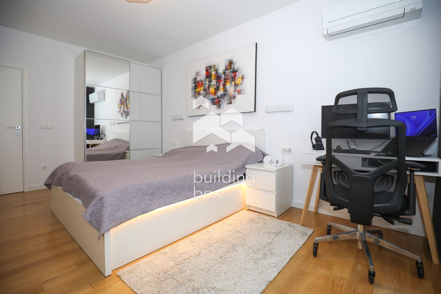 Тристаен апартамент - кв. Кръстова вада - 0