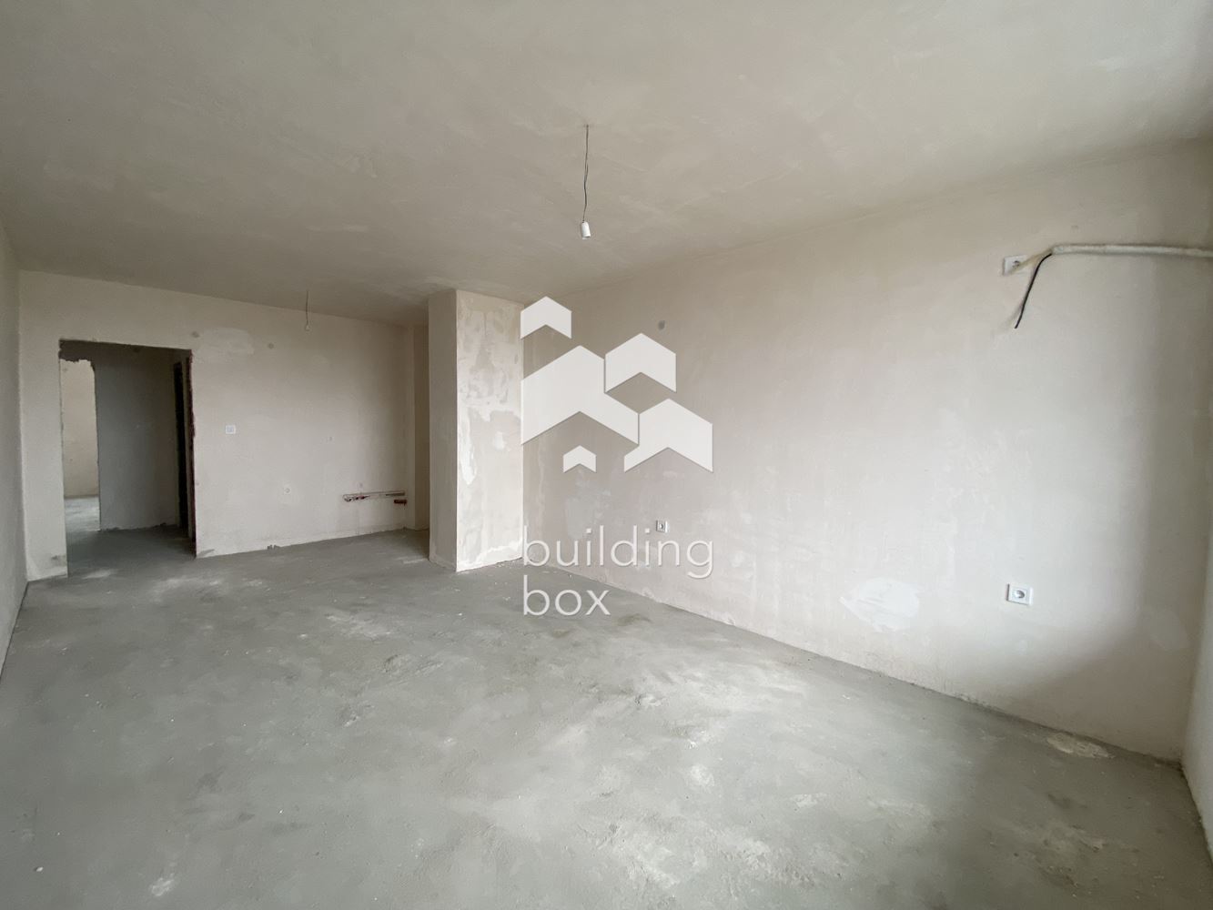 Тристаен апартамент с Акт 16 в кв. “Тракия”.