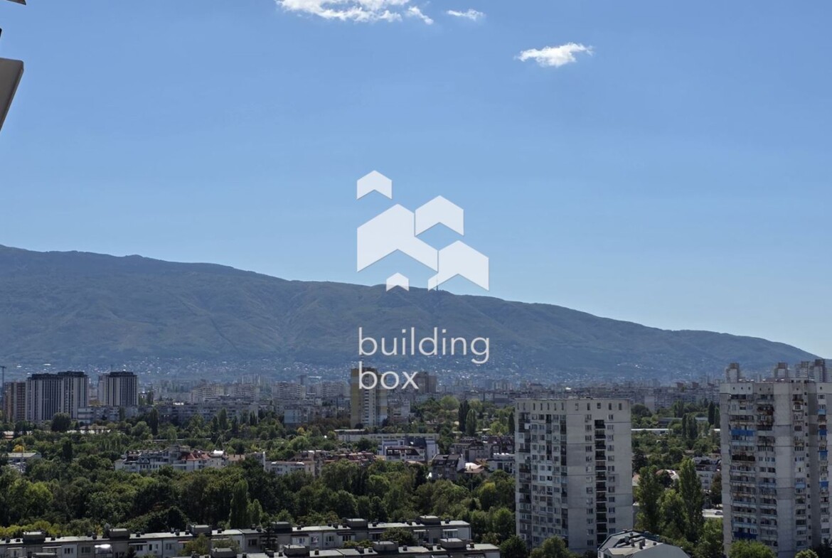 Ремонтиран тристаен апартамент с панорамна гледка - 0