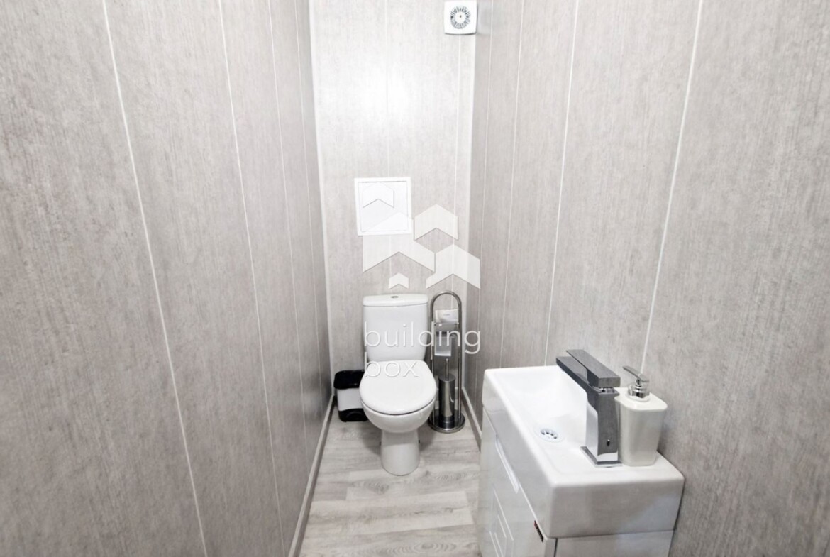 Просторен и светъл тристаен апартамент в кв. Оборище - 0