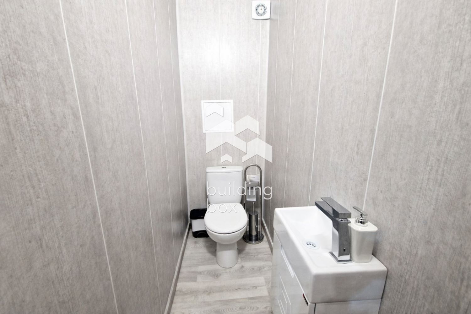 Просторен и светъл тристаен апартамент в кв. Оборище - 0