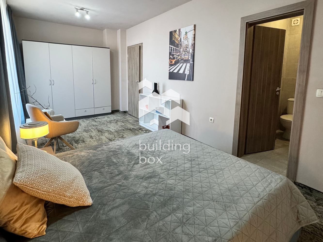 Многостаен апартамент в затворен комплекс в кв. Кръстова вада - 0