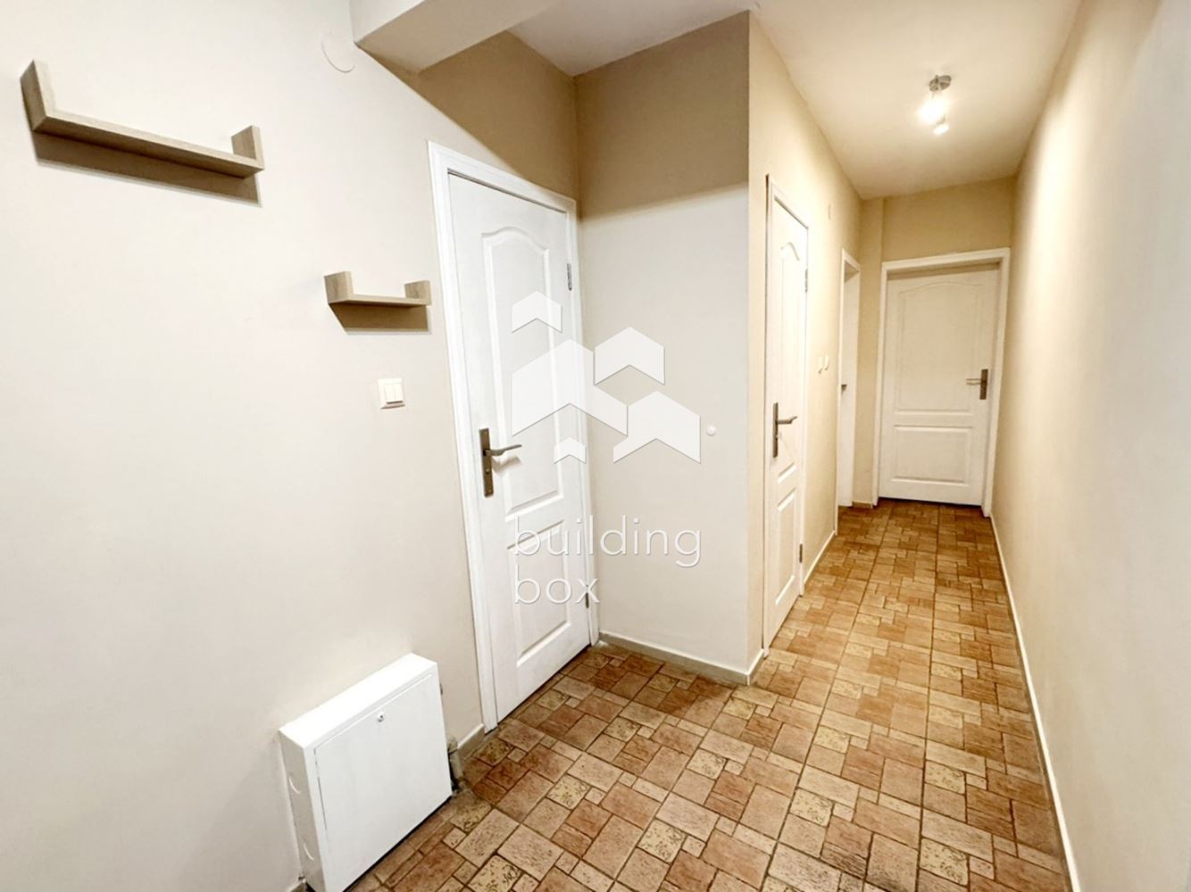 Просторен и светъл тристаен апартамент в кв. Оборище - 0