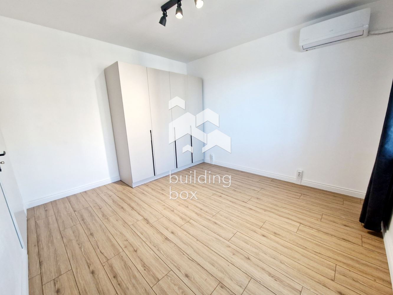 Просторен и светъл тристаен апартамент в кв. Модерно предградие - 0