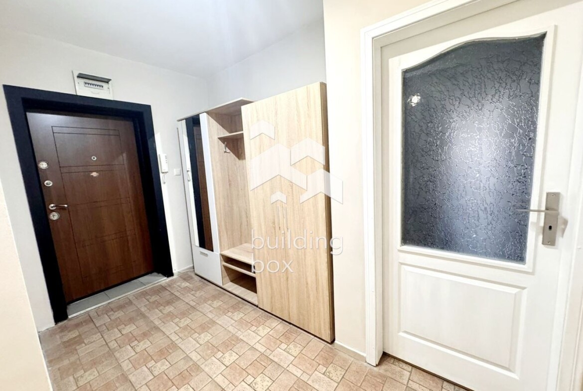 Просторен и светъл тристаен апартамент в кв. Оборище - 0