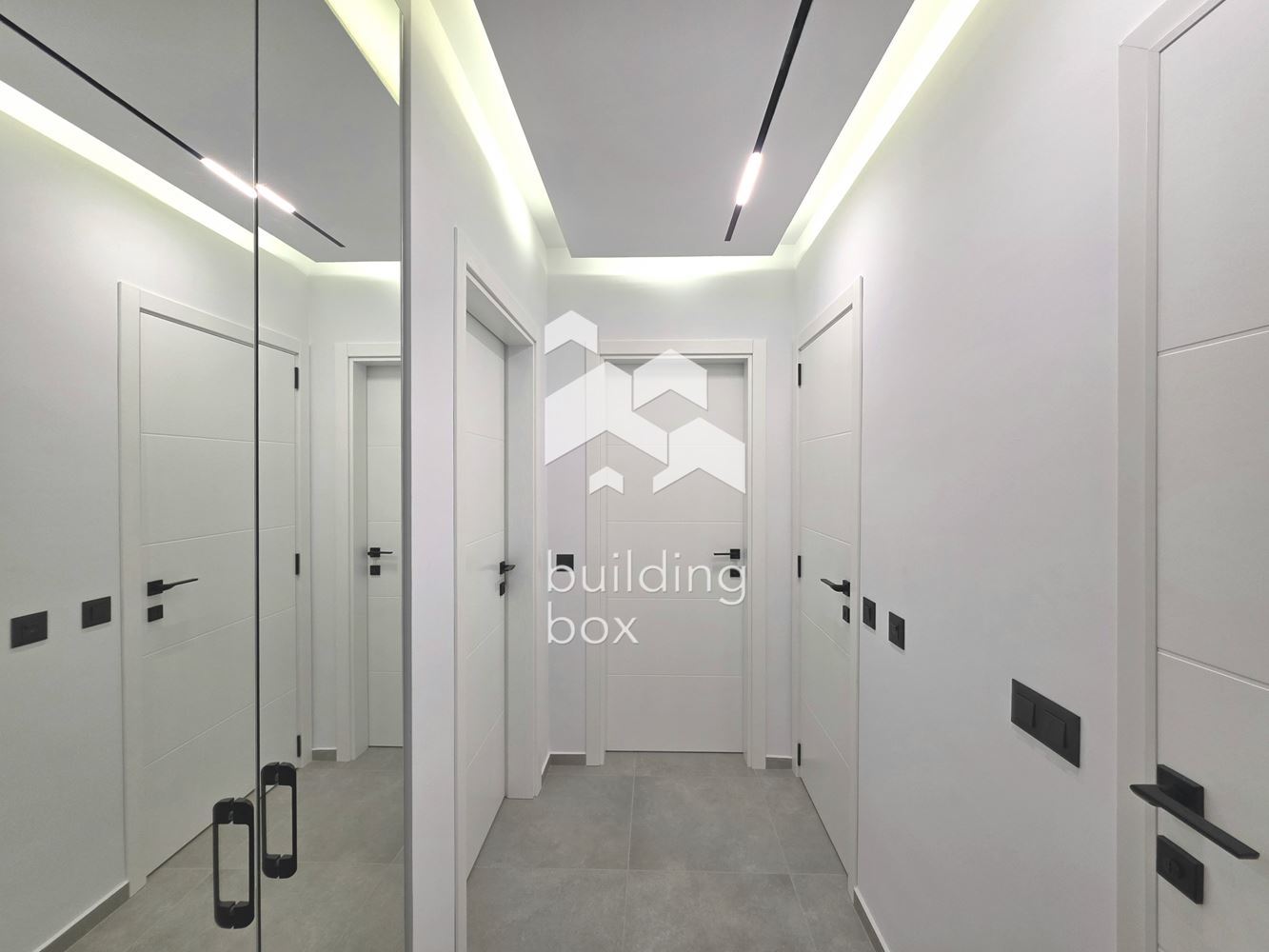 Стилен двустаен апартамент в Кръстова Вада - 0