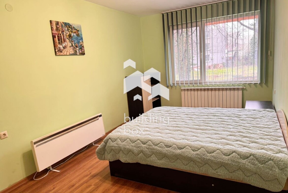 Просторен и светъл тристаен апартамент в кв. Оборище - 0