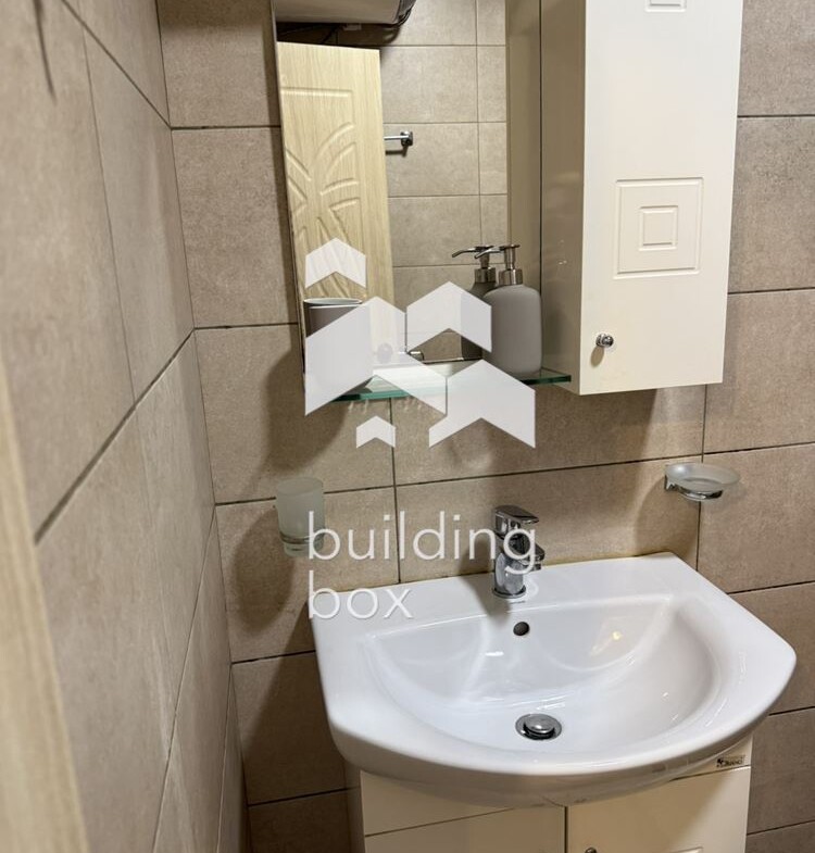 Маломерен Тристаен апартамент в Кръстова Вада - 0