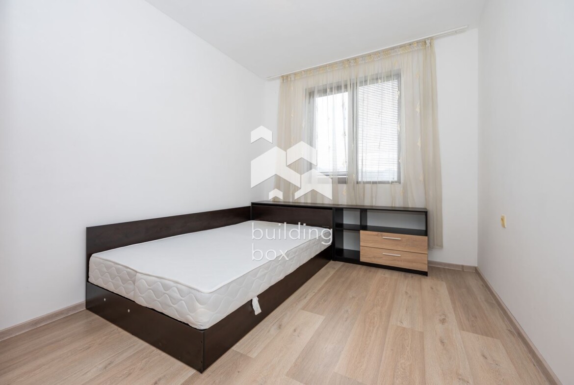 Тристаен обзаведен апартамент - 0