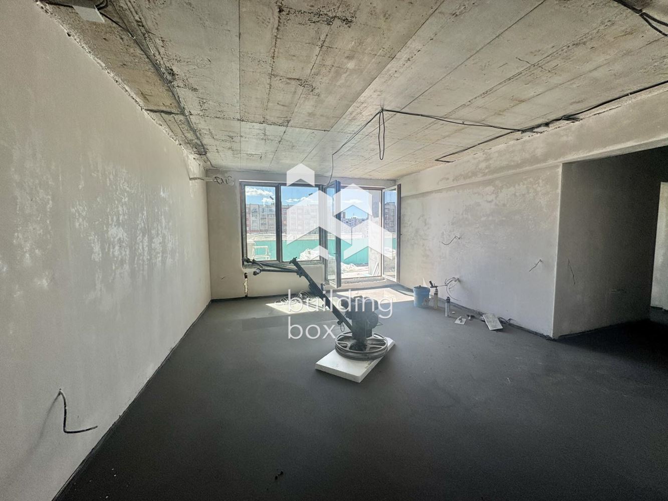 Тристаен апартамент с панорамна южна гледка до метростанция „Надежда“