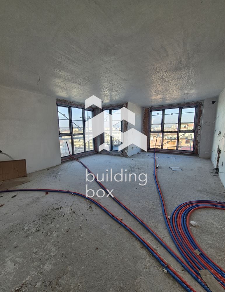 Тристаен апартамент в сграда “Casa Madrid” – район Оборище