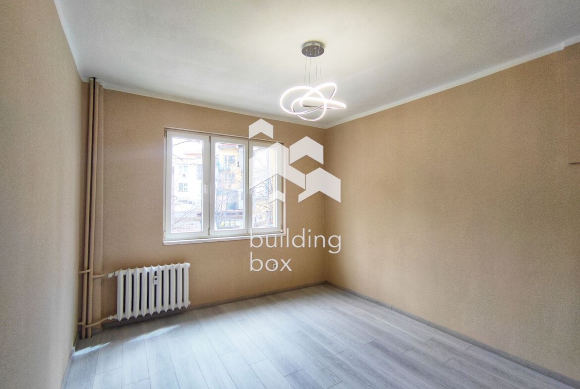 Светъл освежен двустаен апартамент/ офис на бул. Христо Ботев - 0