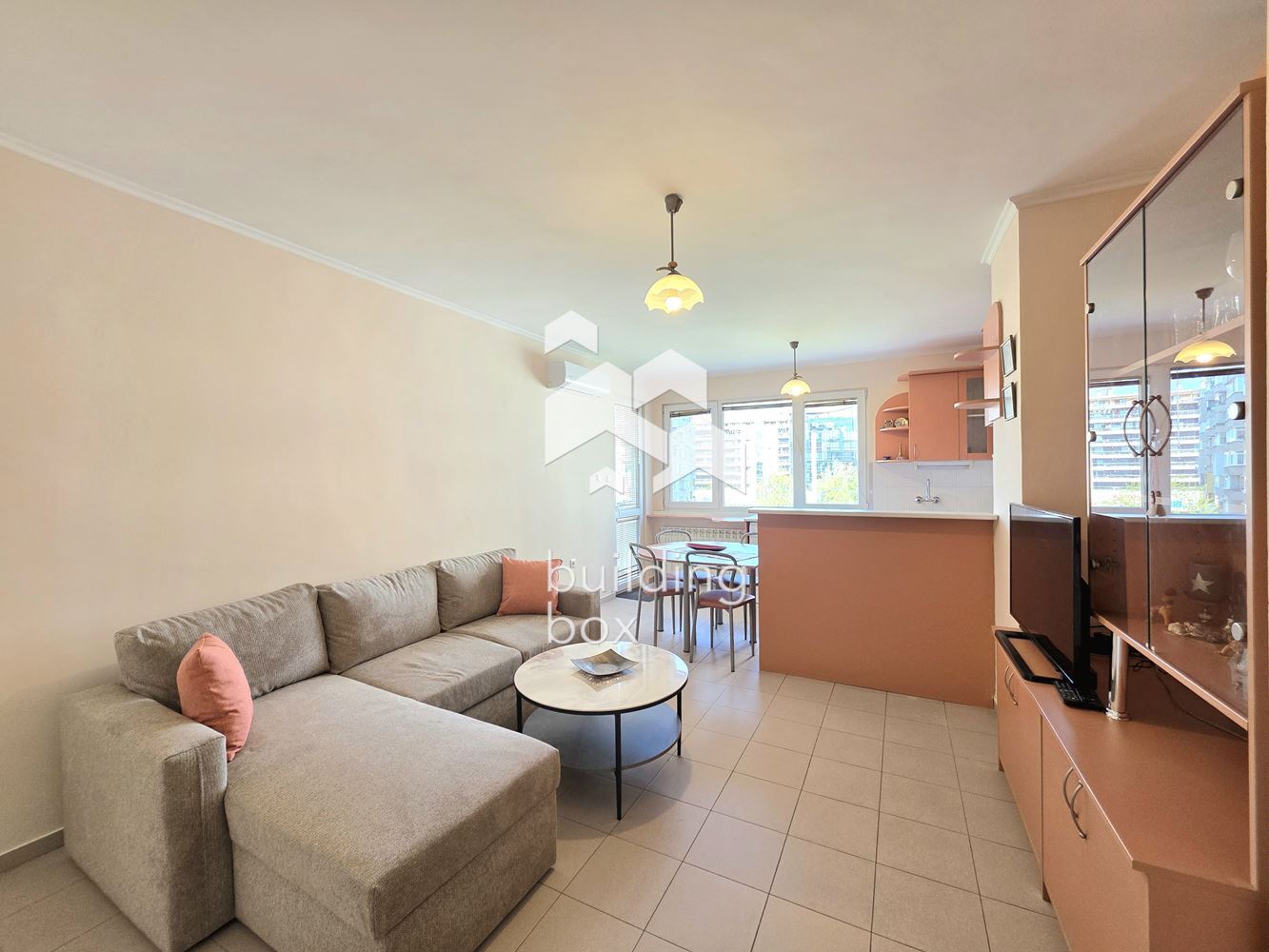 Слънчев тристаен апартамент в кв. Гео Милев