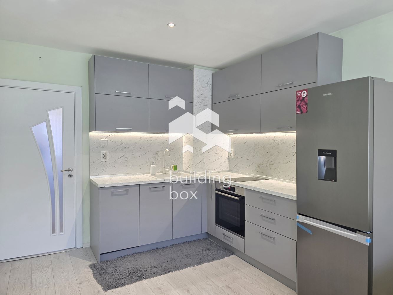 светъл тристаен апартамент - 0