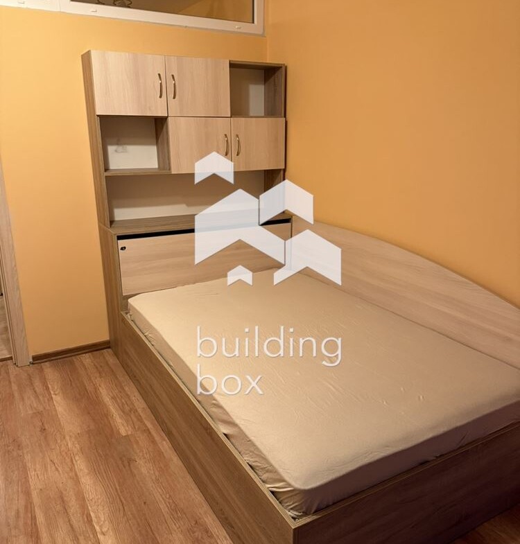 Маломерен Тристаен апартамент в Кръстова Вада - 0