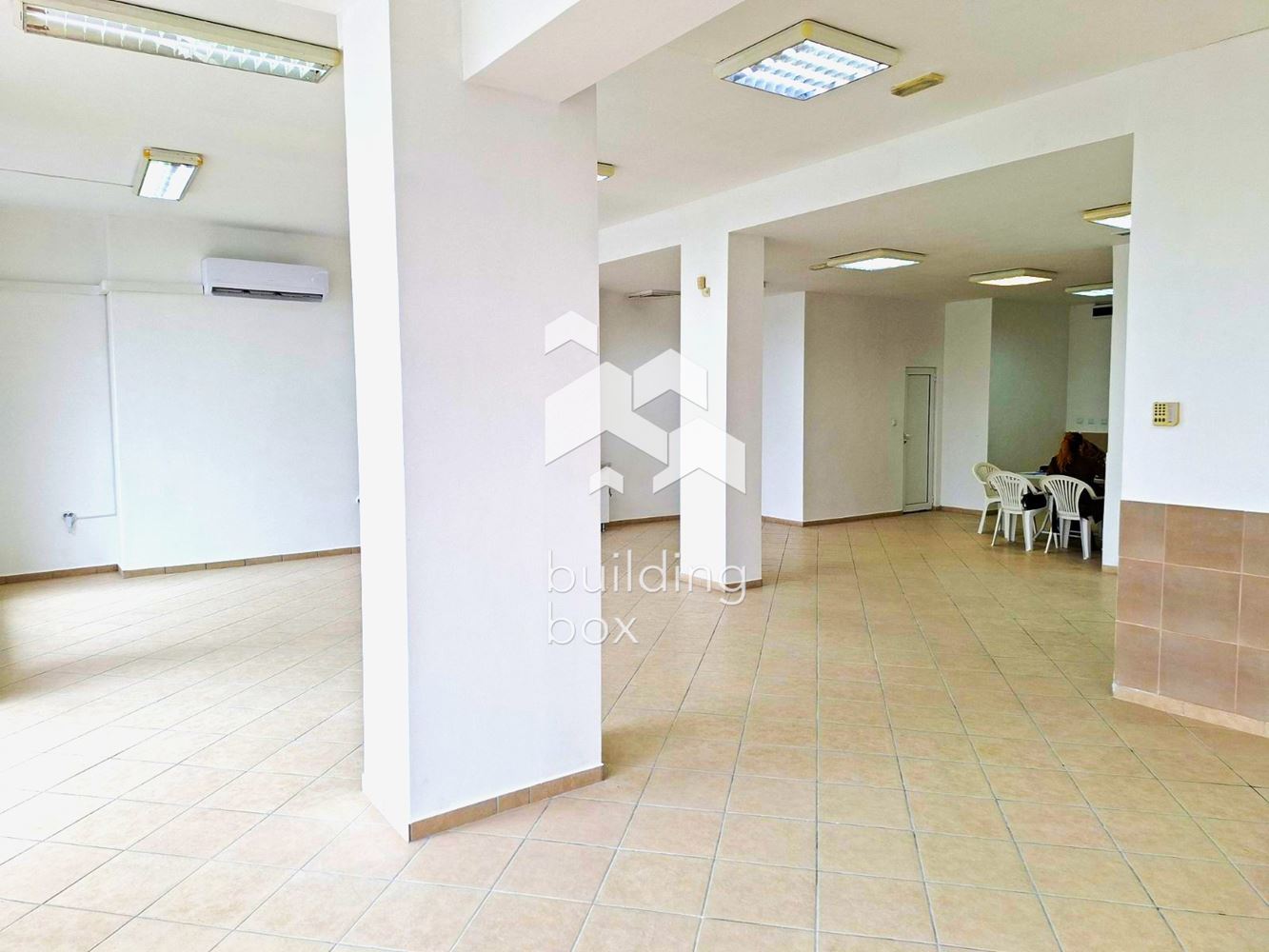 Голям функционален офис в кв.Владислав Варненчик - 0