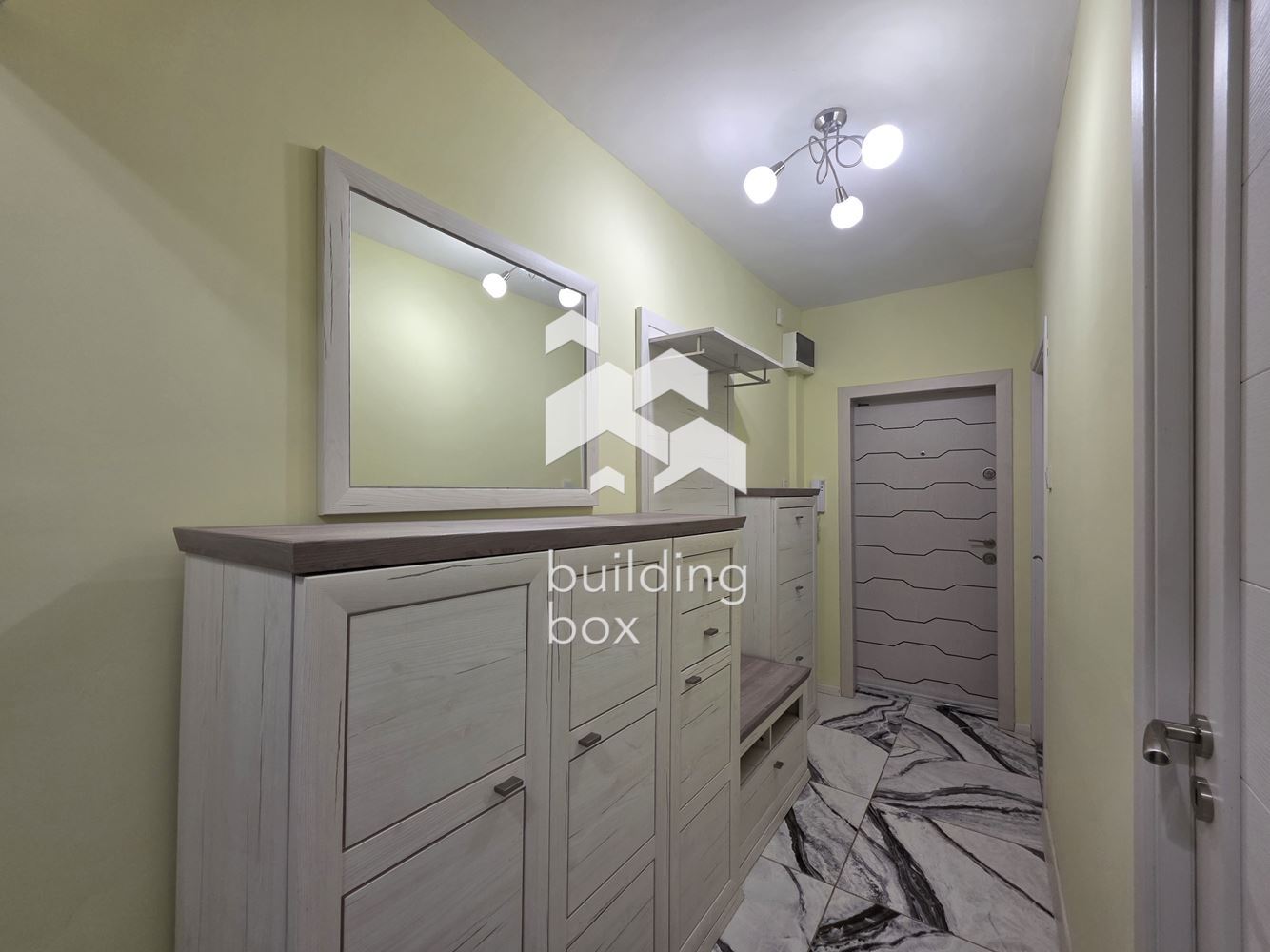 светъл тристаен апартамент - 0