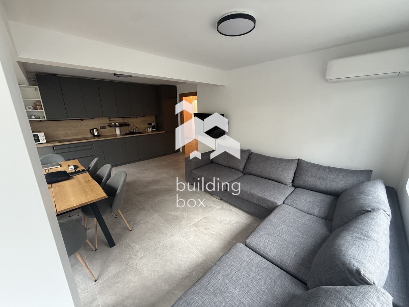 Многостаен апартамент с шест спални