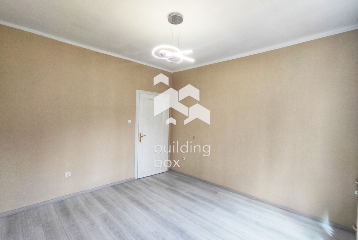 Светъл освежен двустаен апартамент/ офис на бул. Христо Ботев - 0