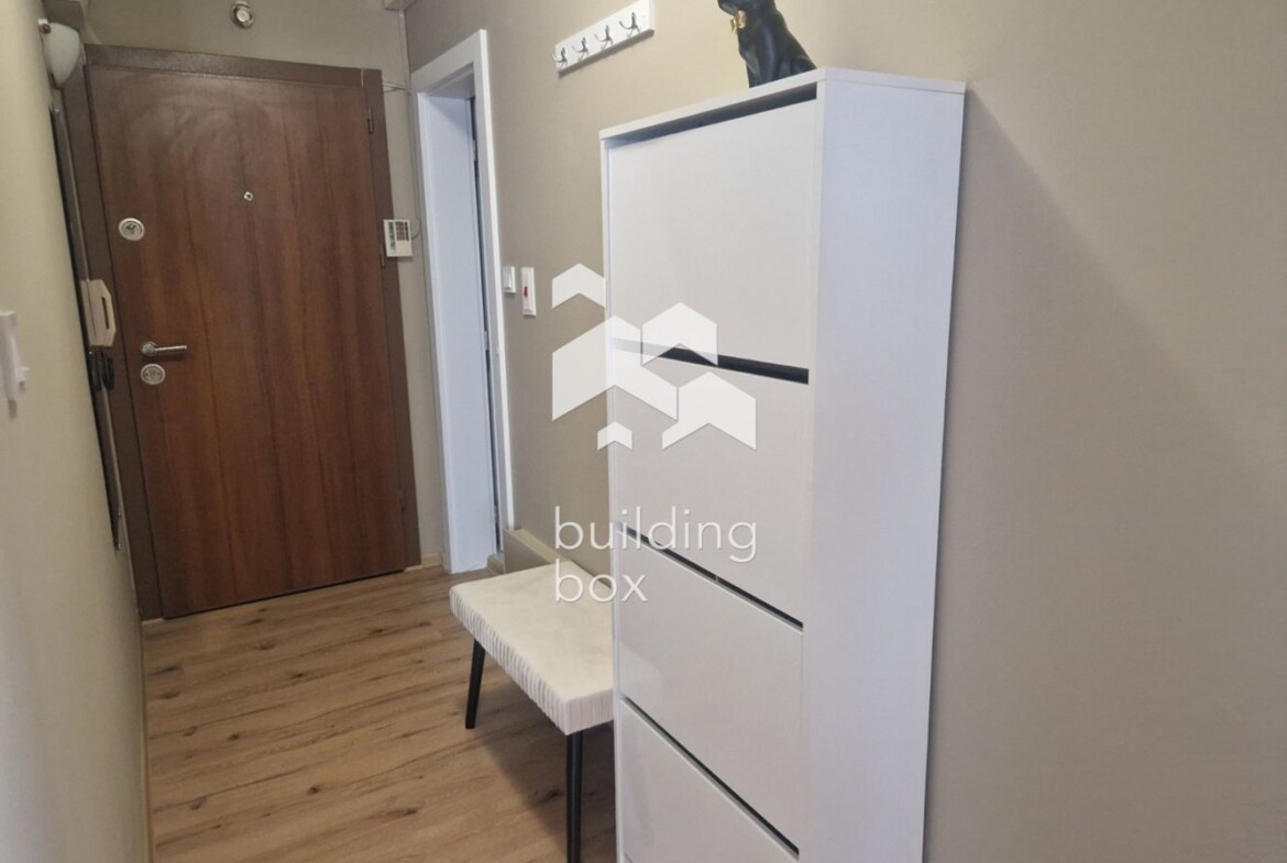 Просторен и светъл тристаен апартамент в кв. Банишора - 0