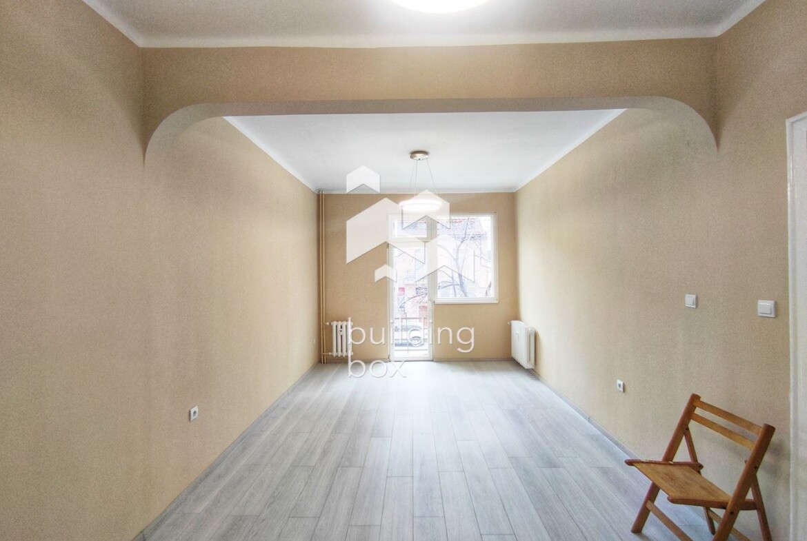 Светъл освежен двустаен апартамент/ офис на бул. Христо Ботев - 0